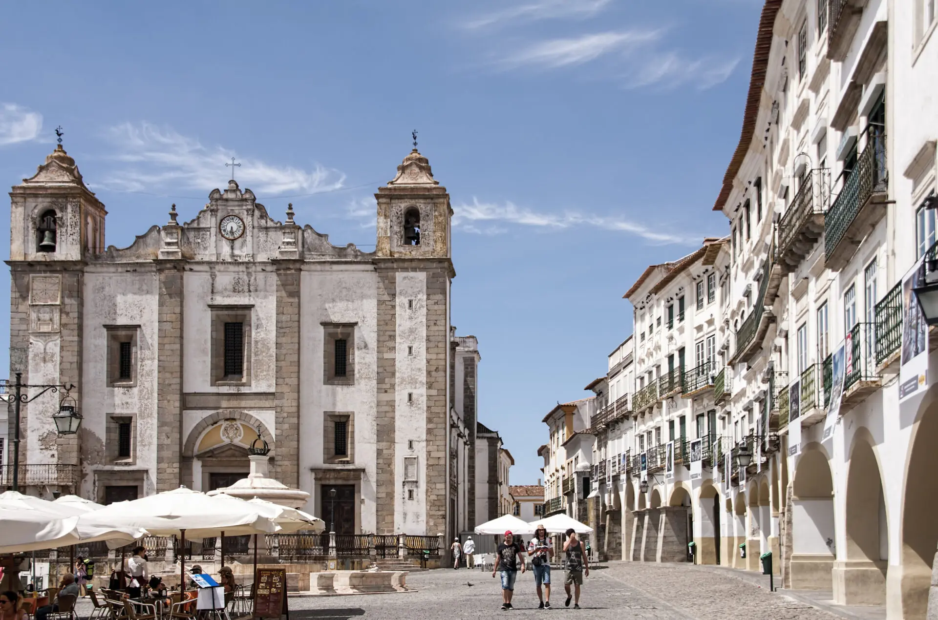 A walk through the streets of the ancient Portuguese city of vora