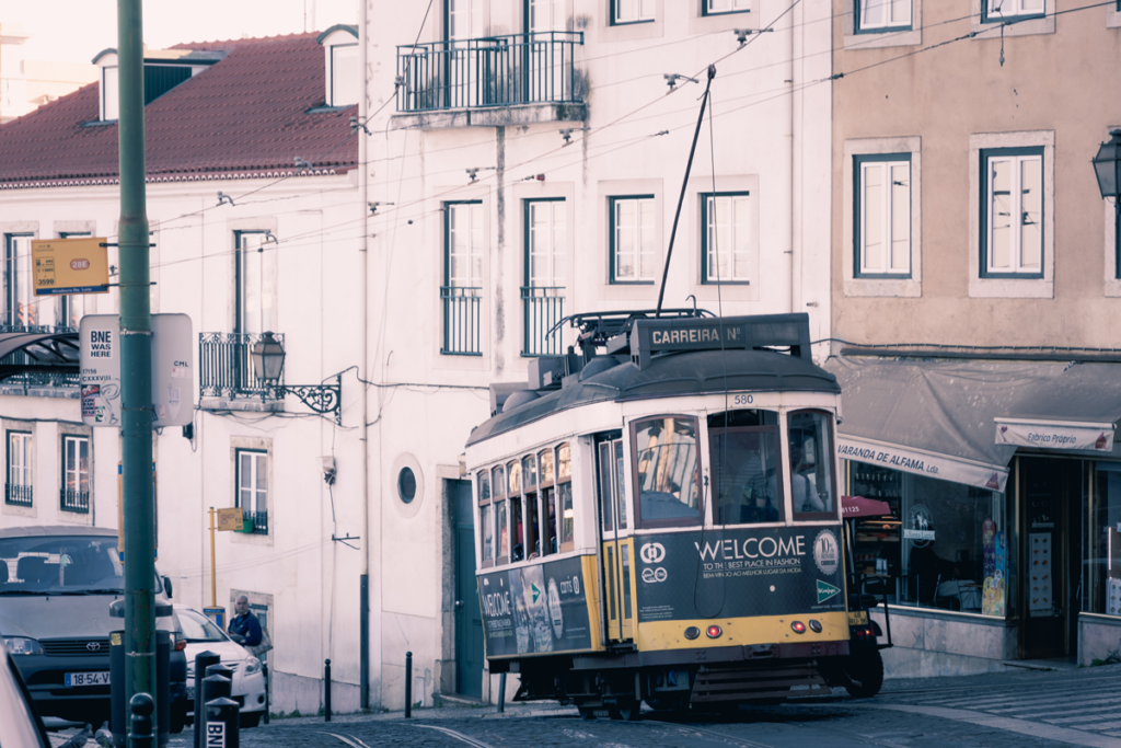 Barrio Alfama-Blue emotion